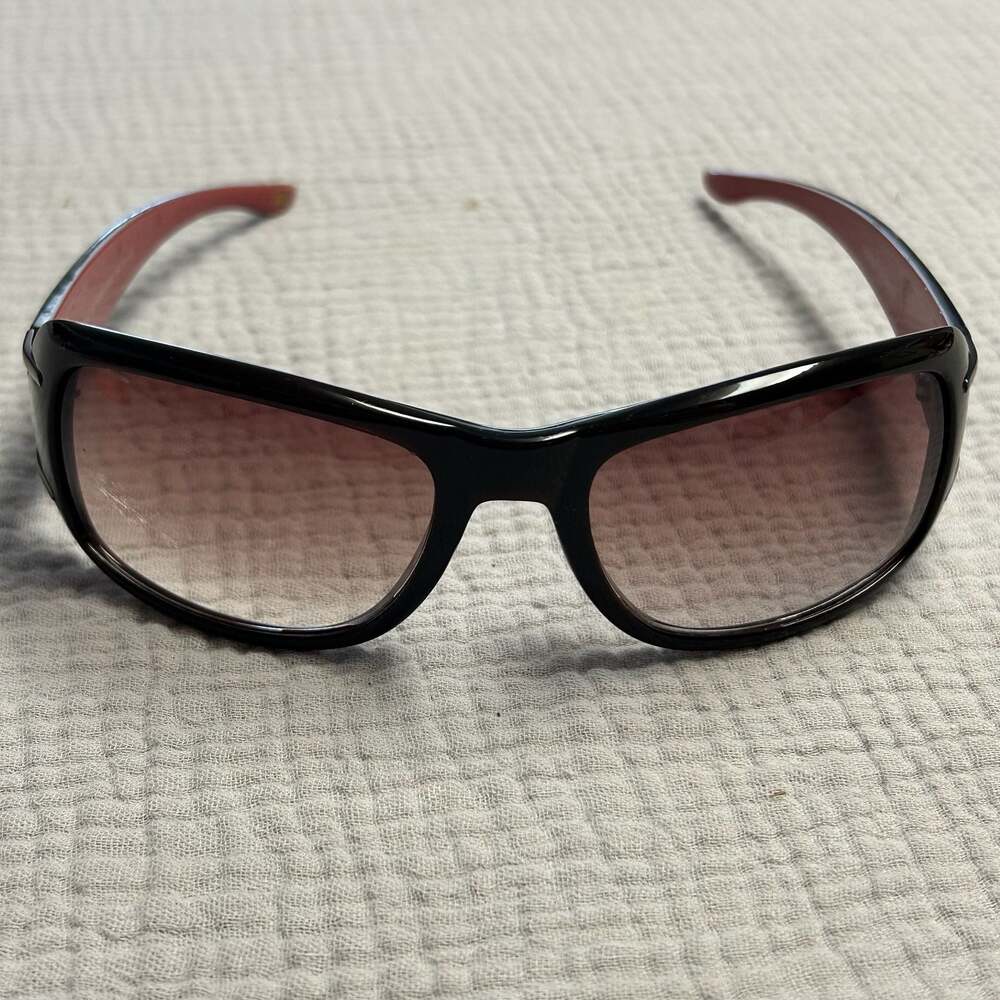Fossil Phyllis Wrap Sunglasses Black and Red Frame